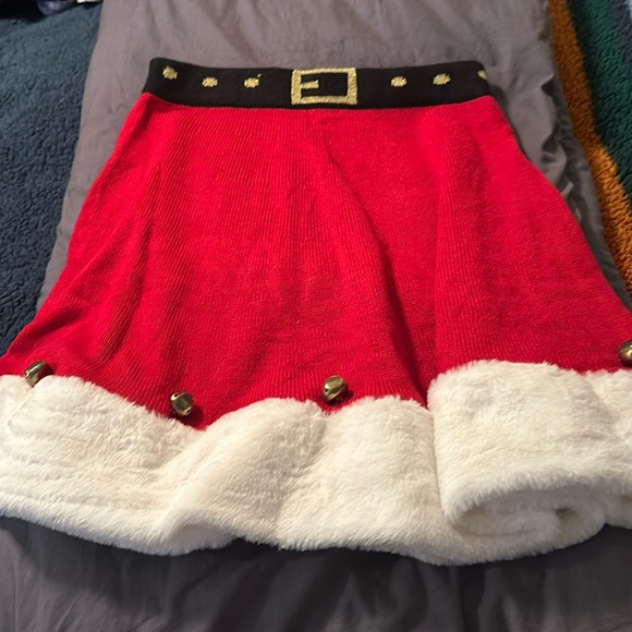 NWT Mrs. Claus sweater skirt medium 21 inches  long. - Picture 1 of 4
